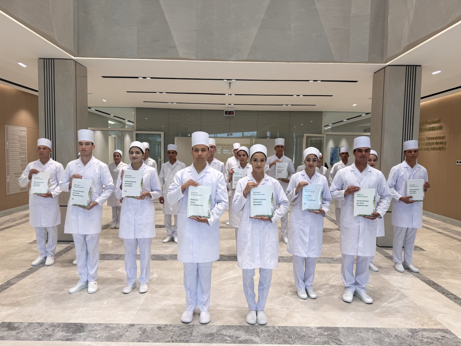 Baýramçylyga  mynasyp  sowgat.