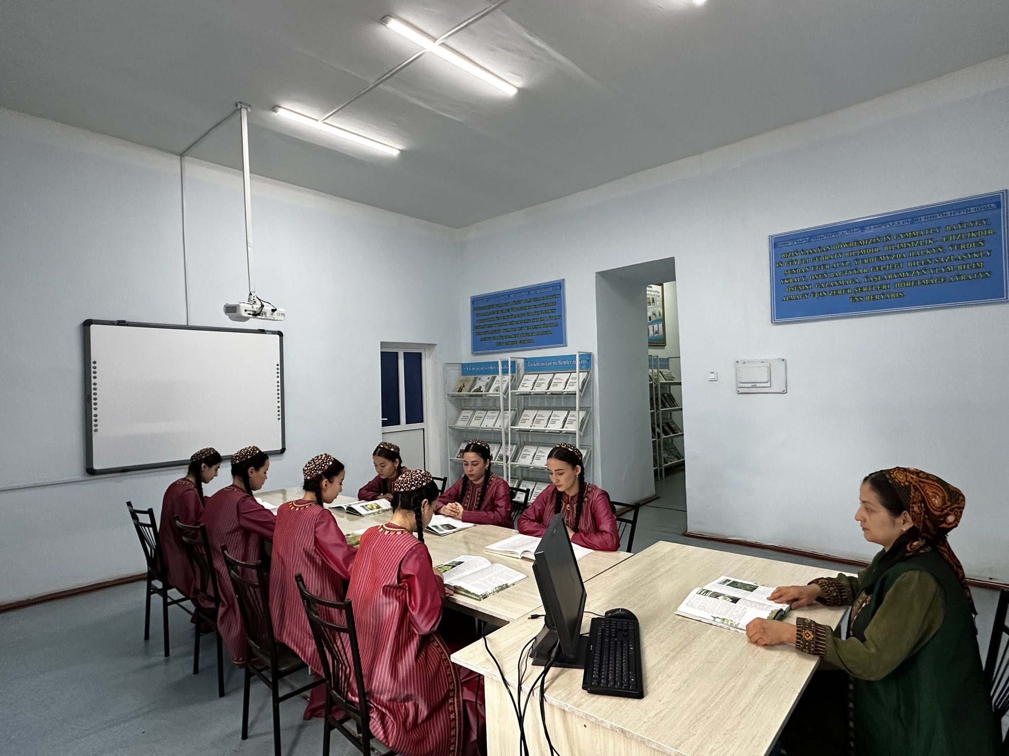 Наша школьная библиотека